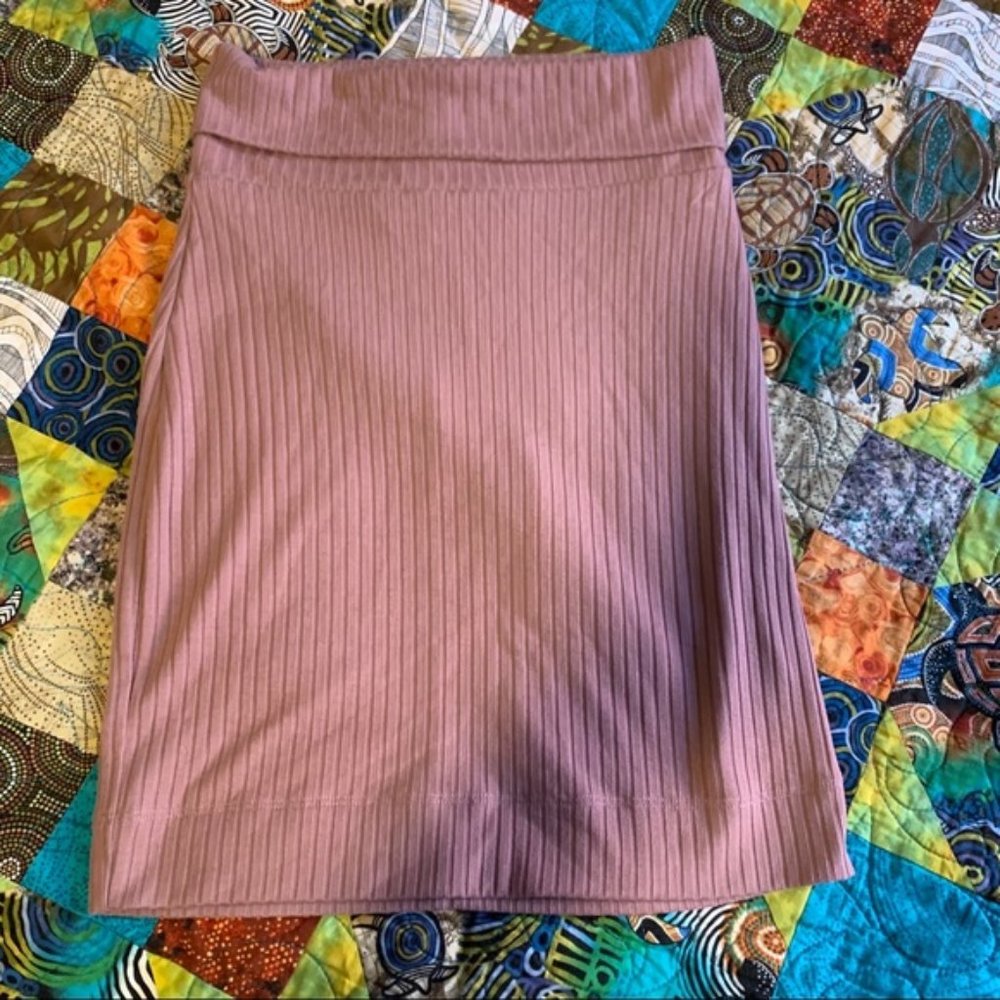 NWT! Yuri ribbed skirt in orchid